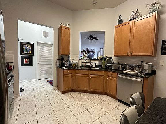 3rd image of 1914 Farnsworth Ln Unit 305