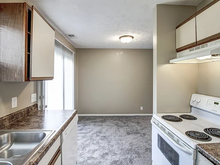 Southdale Square Apartments — Photo 16