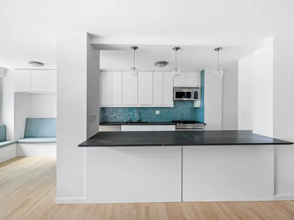 175 Willoughby Street image 3 of 15