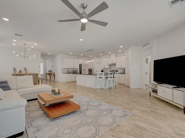 7135 Sunland Hills Ave, Las Vegas, NV 89113