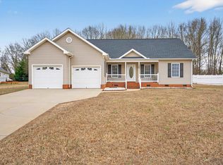 105 Falcon Ln, Chesnee, SC 29323