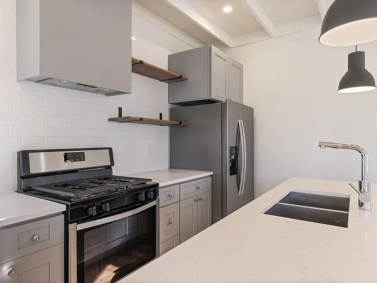 909 N Mesquite St — Photo 3