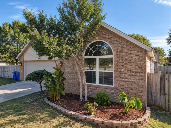 501 Crystal St, Lowell, AR 72745