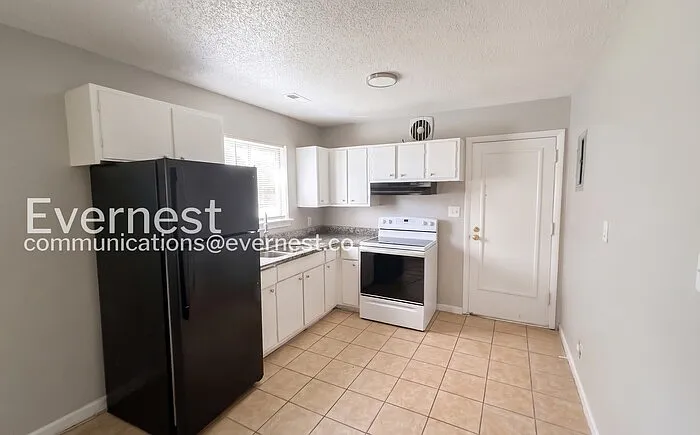3 bed, 2.0 bath, 936 sqft, $1,145 — Photo 3