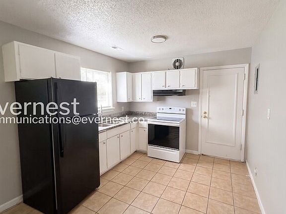 3rd image of 907 Garywood Pl