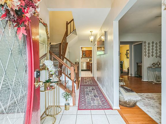 4th image of 9641 Pierrpont St