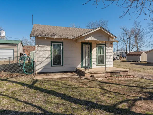 105 S 2nd St, Noble, OK 73068