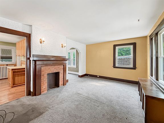 5th image of 610 W 25th St