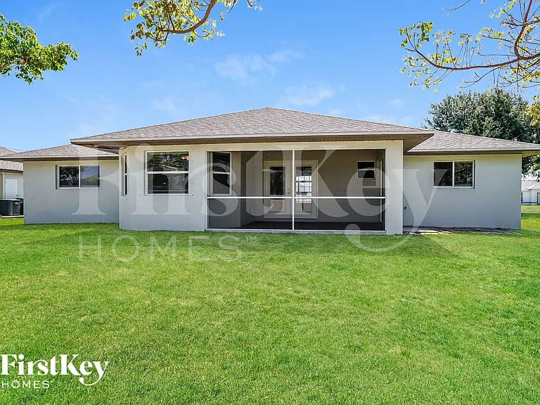 2912 SW 2nd Ave — Photo 15