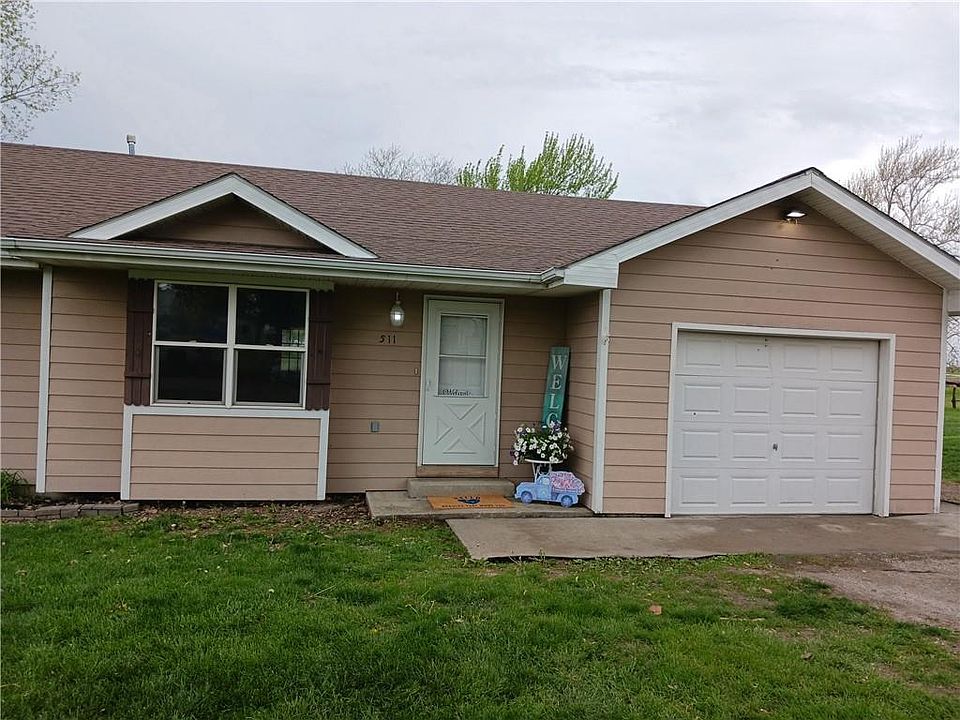 511 Pine St, Nortonville, KS 66060 Zillow