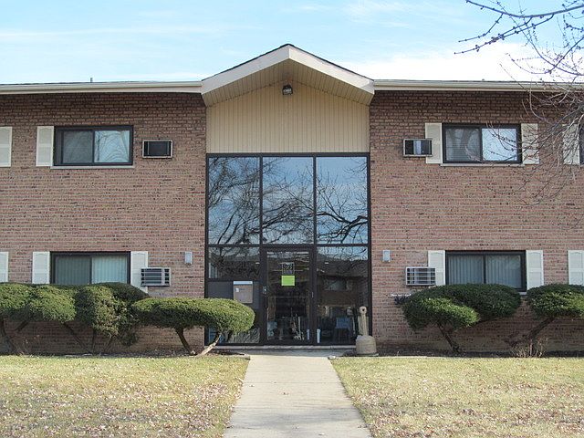 1st image of 7413 Brookdale Dr APT 113