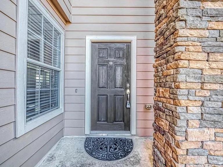 10819 Waterfern Ct — Photo 2