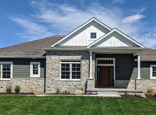 422 W Sandhurst Dr, Valparaiso, IN