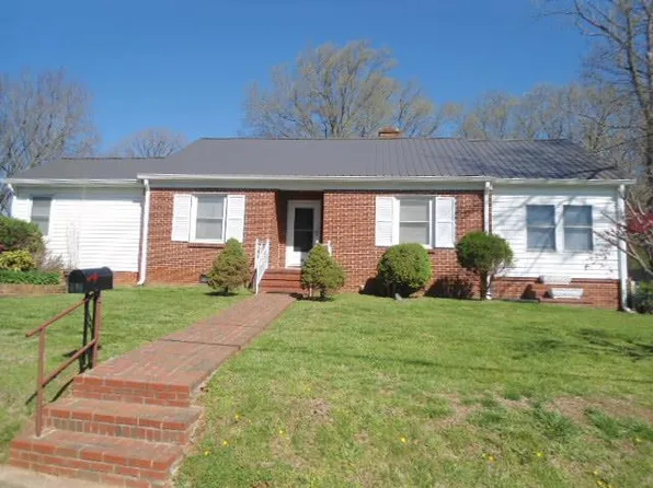416 Huston St, Chase City, VA 23924
