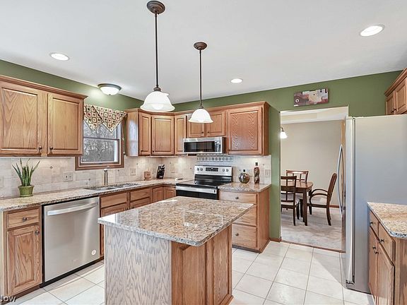 5th image of 3090 Uxbridge Dr