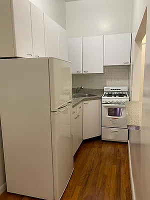 Rented by City Connections Realty | media 3