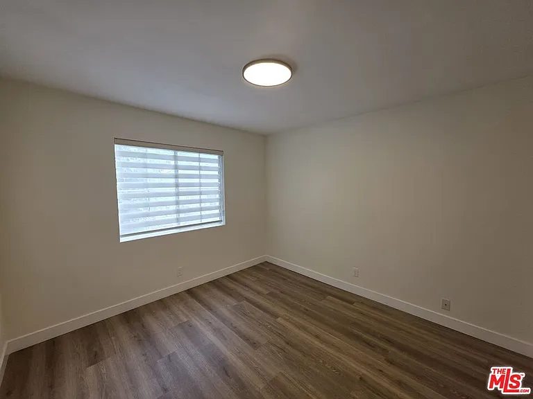 535 W 4th St #110 — Photo 23