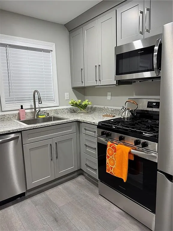 2 bed, 1.0 bath, 750 sqft, $1,200 — Photo 2