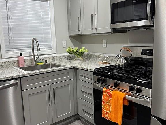 2nd image of 2637 Lester St