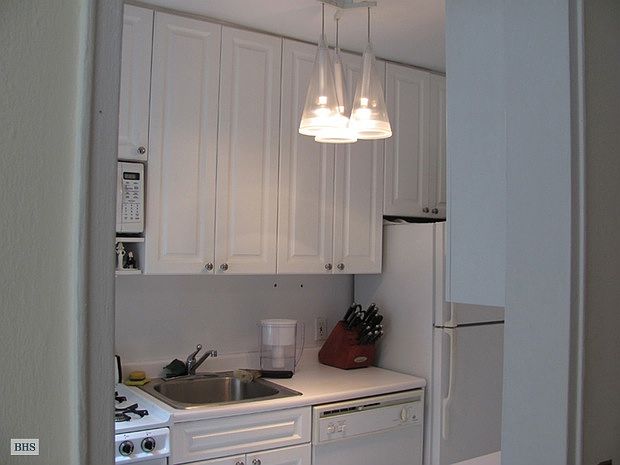 2nd image of 7 Lexington Ave APT 4B