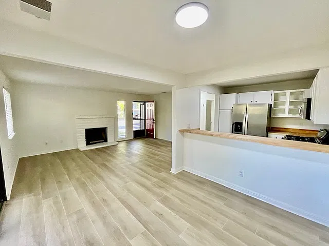 2 bed, 1000 sqft, $3,200 — Photo 2
