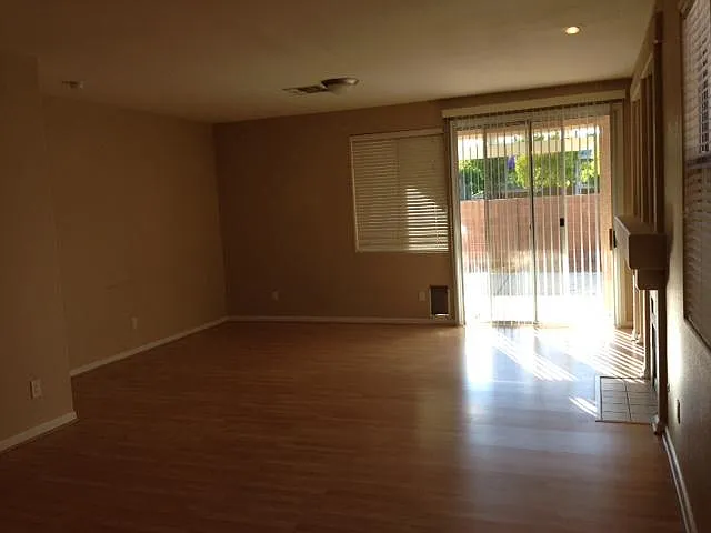 265 Paloma Vista St — Photo 4