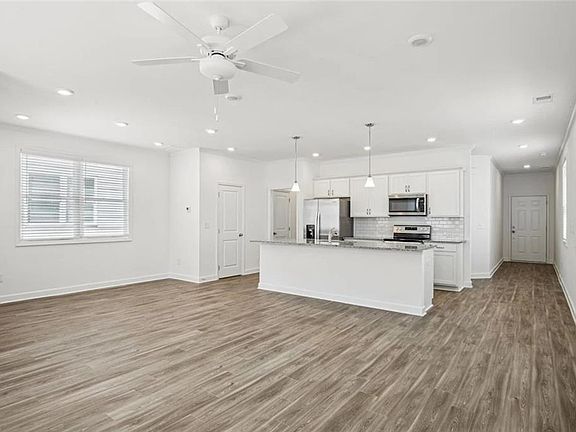 4th image of 4021 Hillmont Ln