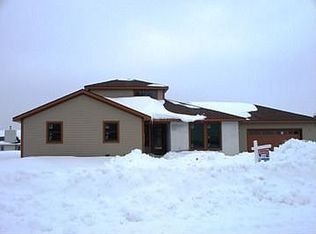 97 King Oak Ct, Random Lake, WI 53075