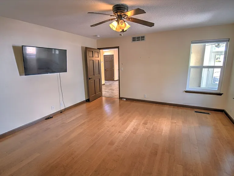 9010 Flushing Meadows Dr NE — Photo 10