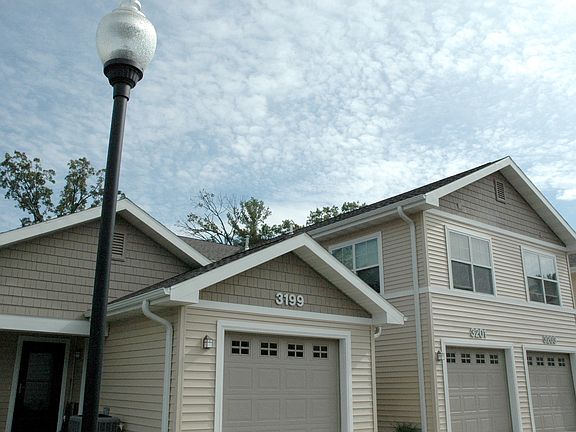 3rd image of 3218 Village Ln #10754255