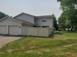 1054 Carmel Ct, Shoreview, MN 55126
