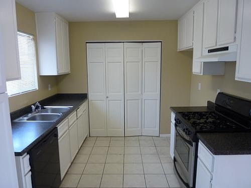 2nd image of 1655 Dahlia Ave