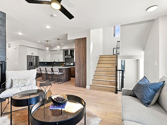 3rd image of 438 Osiander St