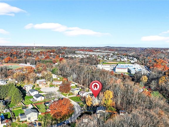3rd image of 134 Rebecca Dr