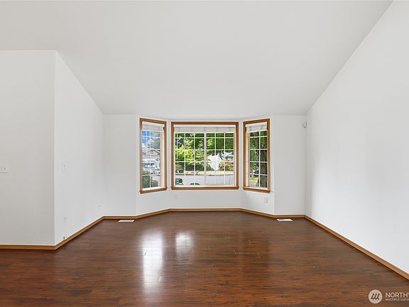 4th image of 13315 104th Avenue Ct E