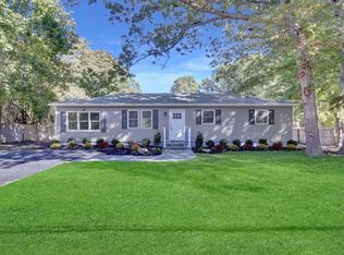 9 Old Saddle Rd, Ridge, NY 11961