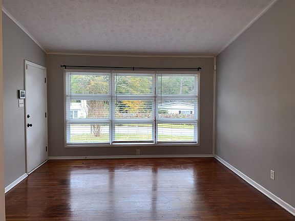 5th image of 22 Willow Dr