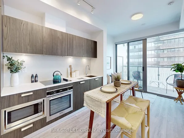 50 Charles St E, Toronto, ON