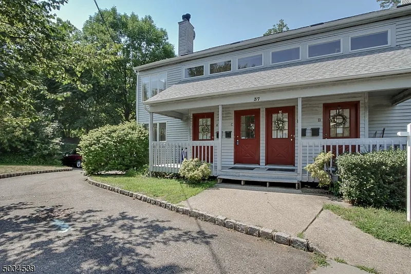 37C Cobb Pl photo 1