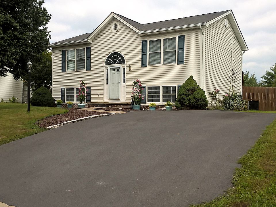 1st image of 125 Buchannan Dr