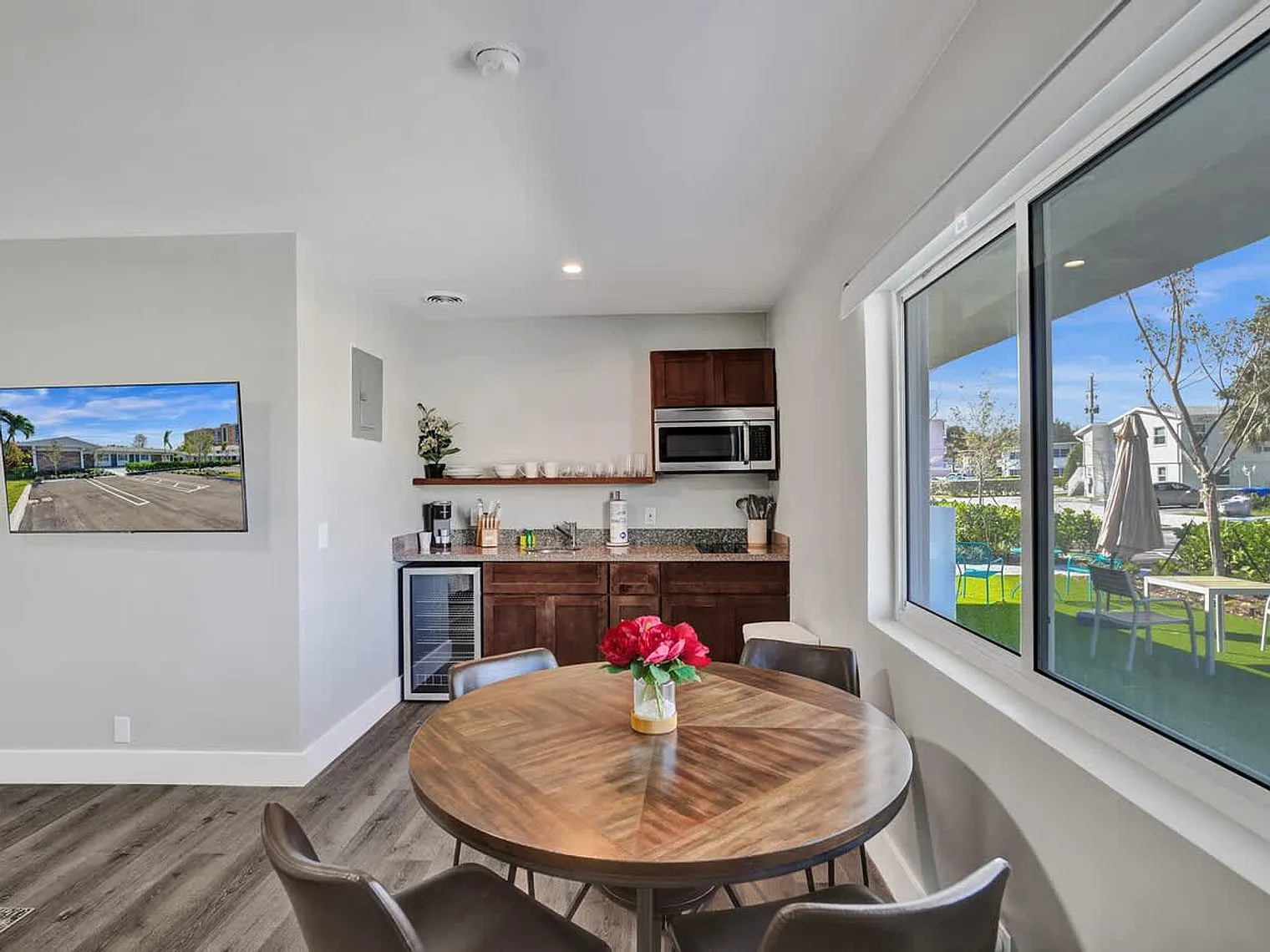 Studio, 1.0 bath, 387 sqft, $1,942 — Photo 3