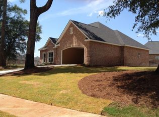 404 Hunts Landing Dr, Kathleen, GA 31047