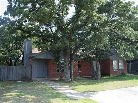 1st image of 801 Woodland Ct