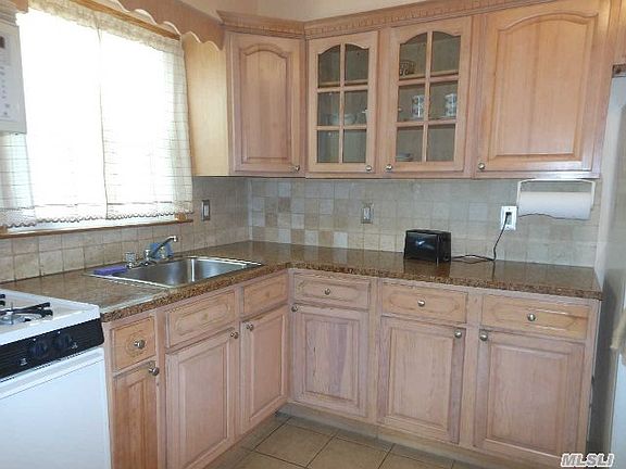 3rd image of 787 Rockaway Ave