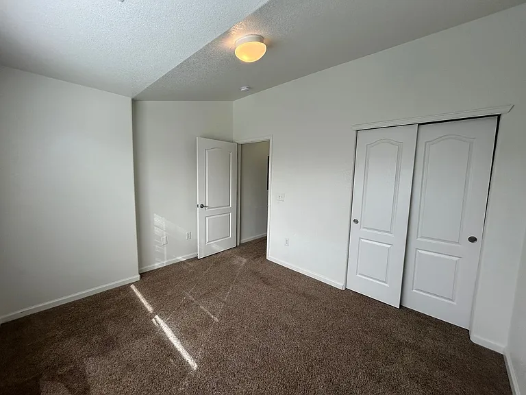 4645 Hahns Peak Dr — Photo 9