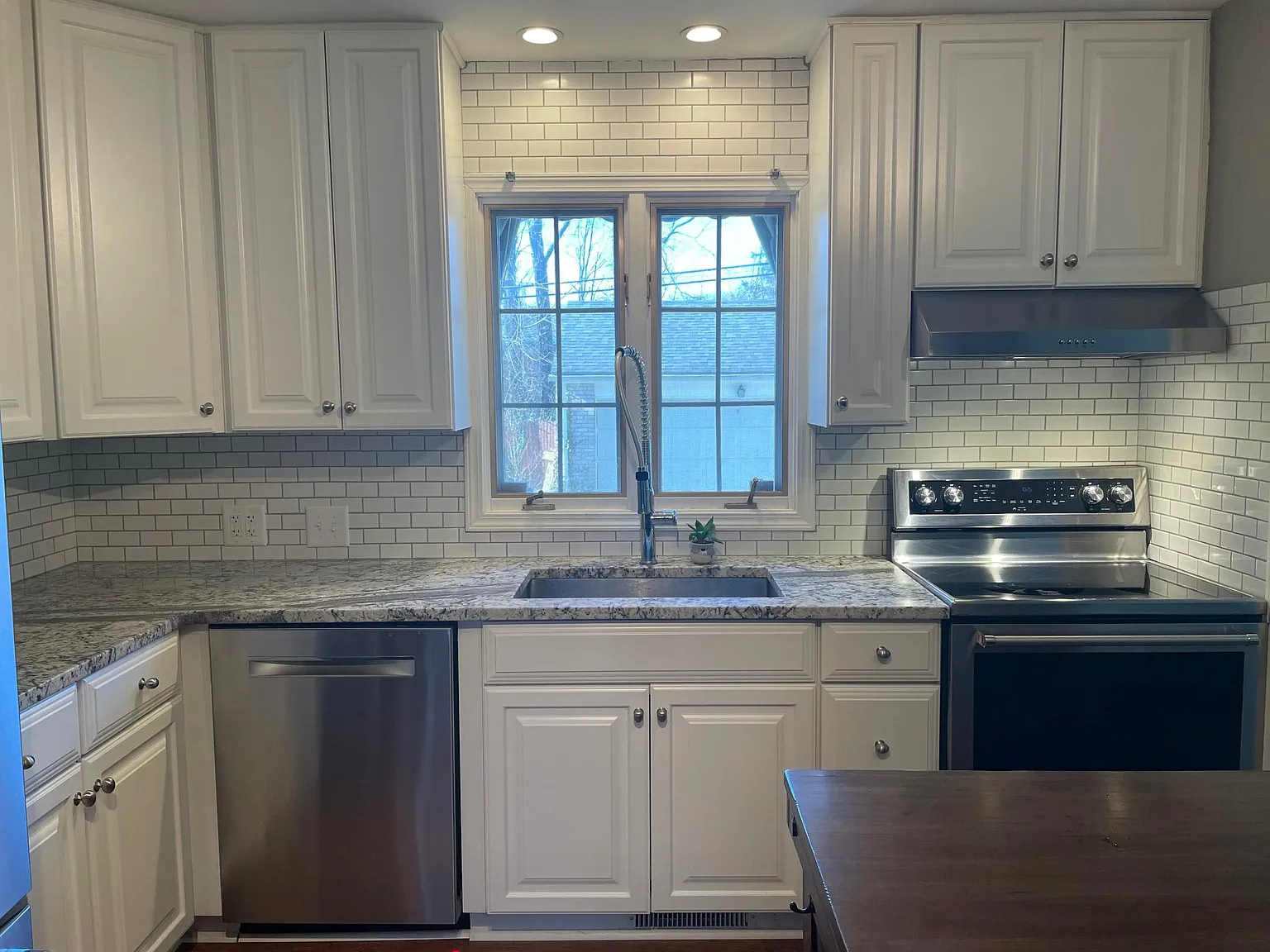 3 bed, 3.5 bath, 1912 sqft, $2,100 — Photo 3