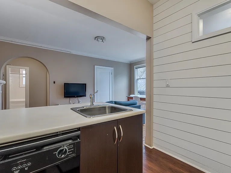 935 Jervis St #11 — Photo 14