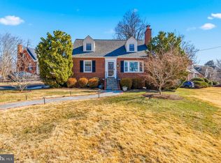 9225 Villa Dr, Bethesda, MD 20817