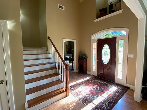 2nd image of 104 Jersey Dr