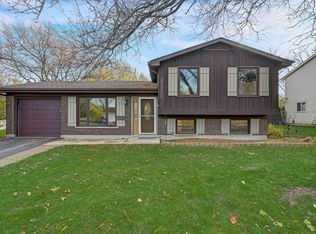 1101 Heartwood Ln, Lake Zurich, IL 60047